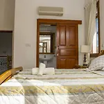 Minoas Villa *