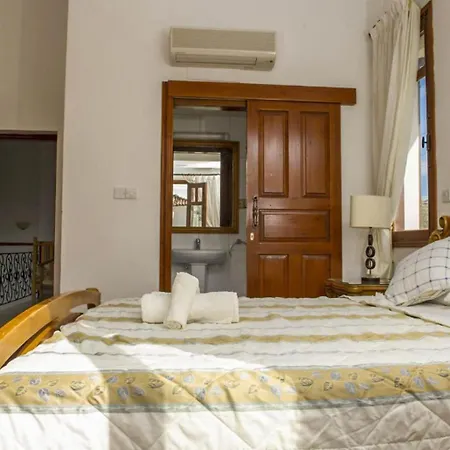 Minoas Villa *