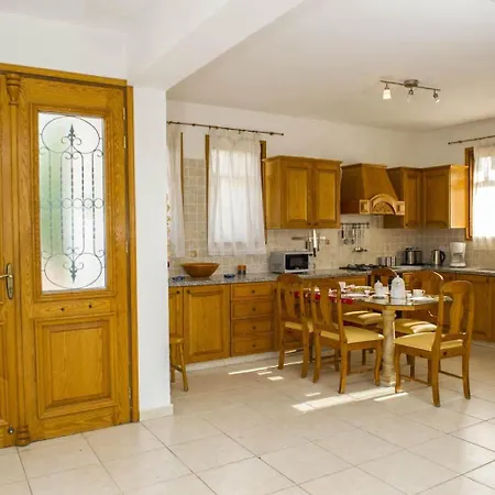 Villa Minoas *